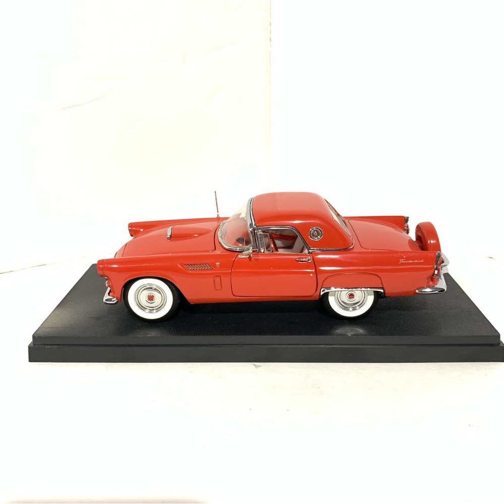Danbury Mint 1956 Thunderbird 1:24 Scale